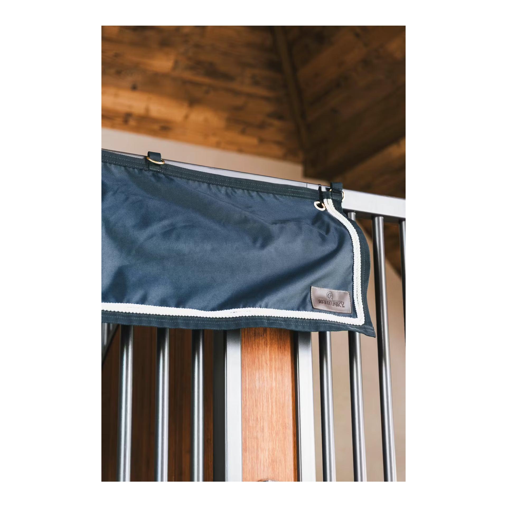 Boxenwandvorhang wasserdicht classic Boxenwandvorhang wasserdicht classic