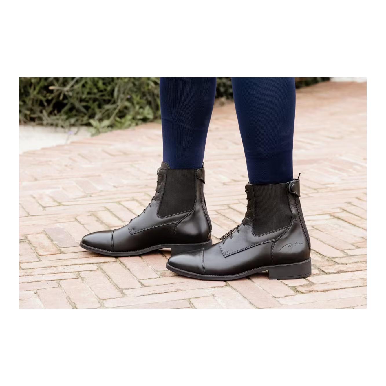 Stiefeletten mit Schnürung vorne Stiefeletten mit Schnürung vorne
