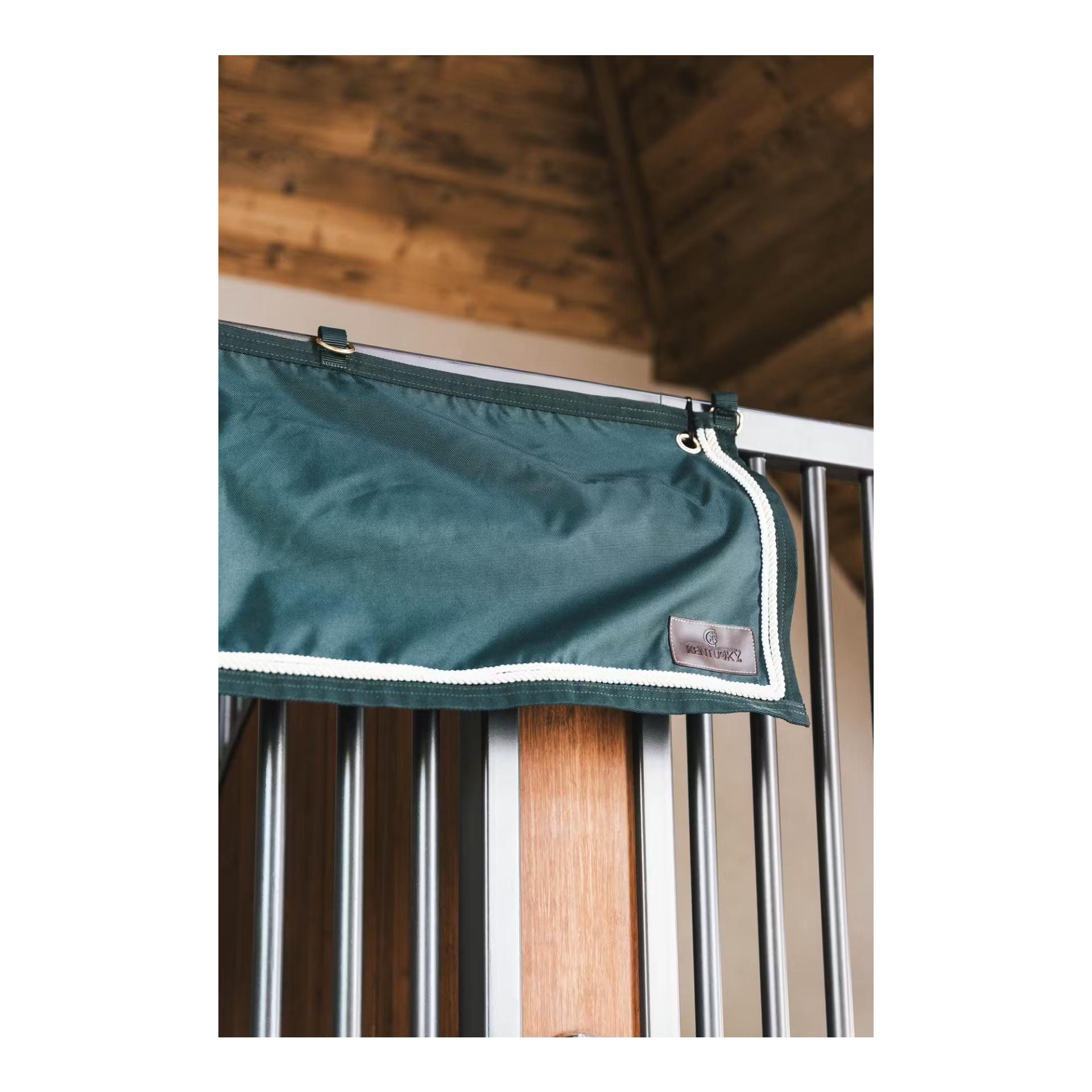 Boxenwandvorhang wasserdicht classic Boxenwandvorhang wasserdicht classic