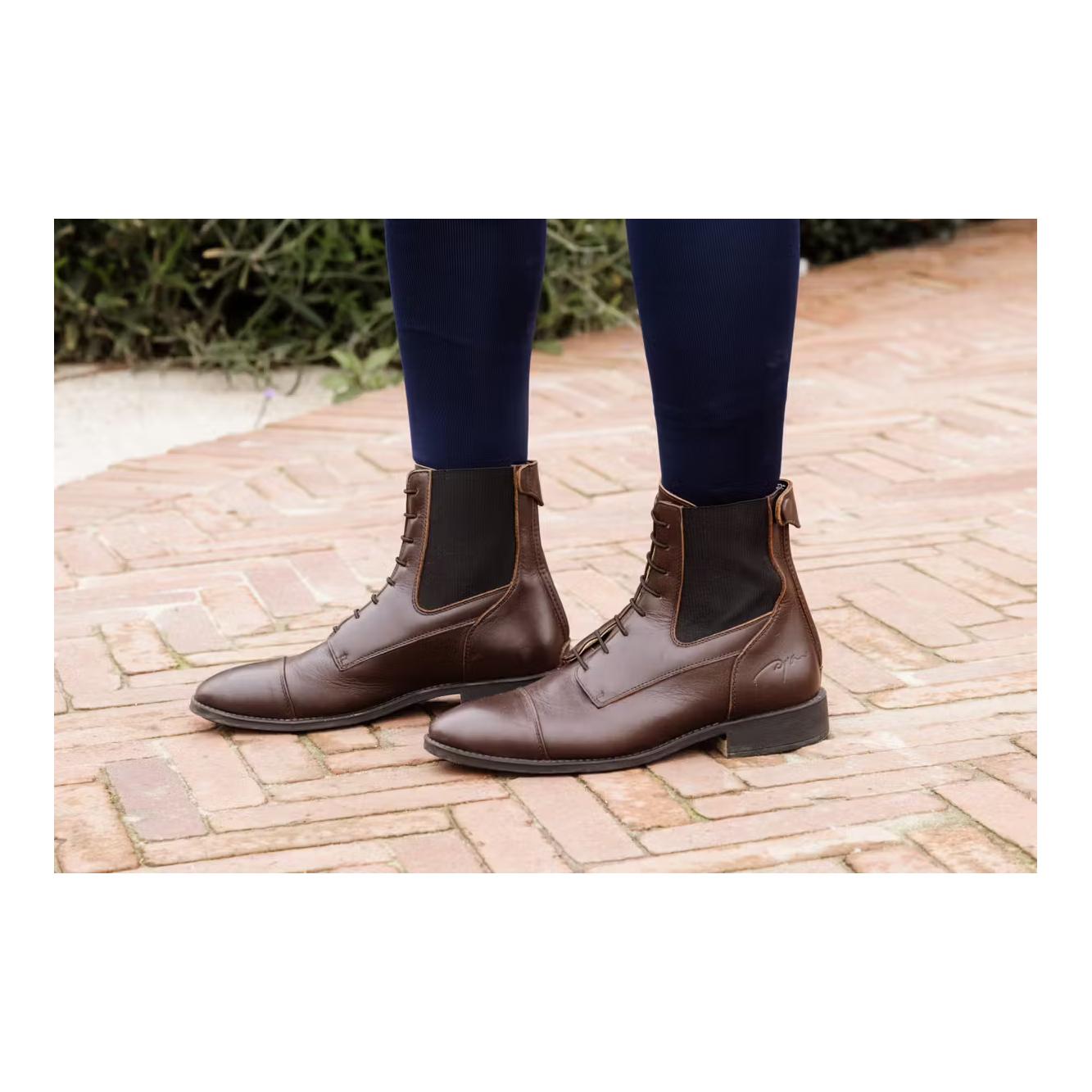 Stiefeletten mit Schnürung vorne Stiefeletten mit Schnürung vorne