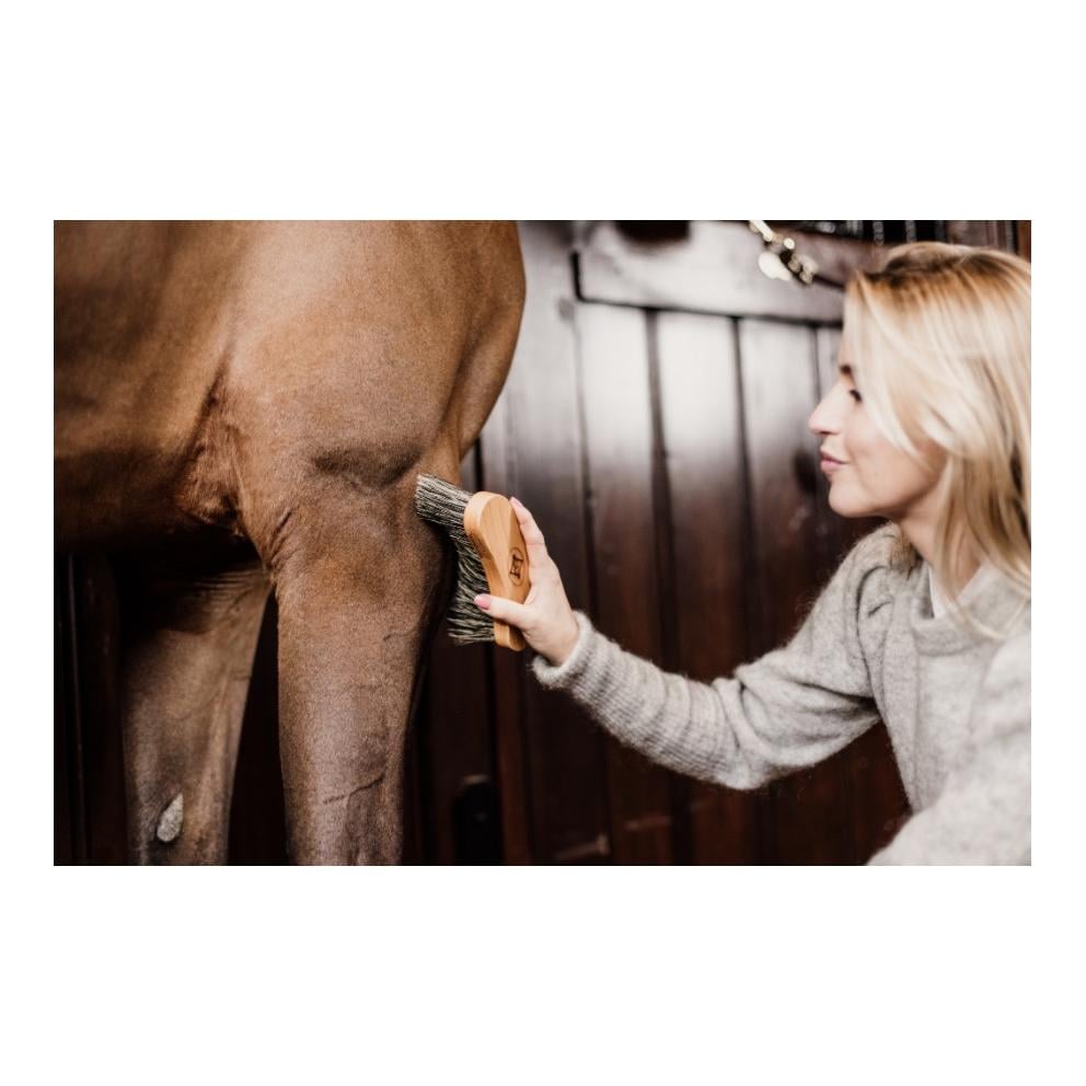 Grooming Deluxe Kardätsche mittel hart / Middle Hard Brush