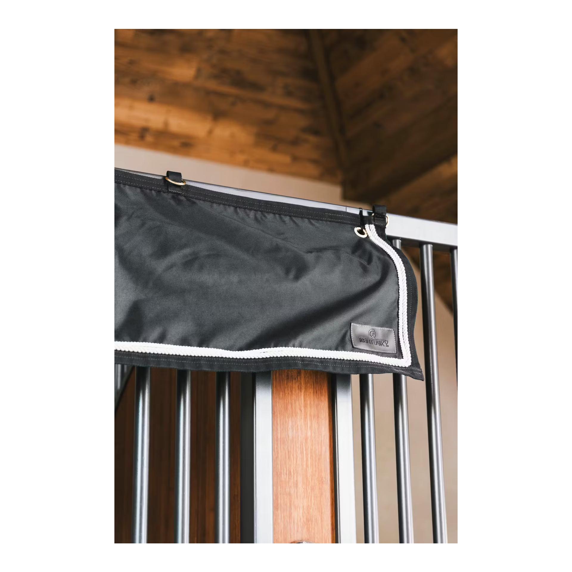 Boxenwandvorhang wasserdicht classic Boxenwandvorhang wasserdicht classic