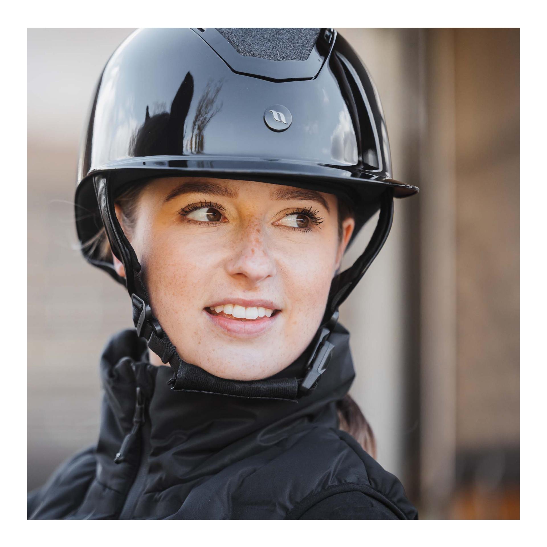 Back on Track Reithelm Caracas Glossy