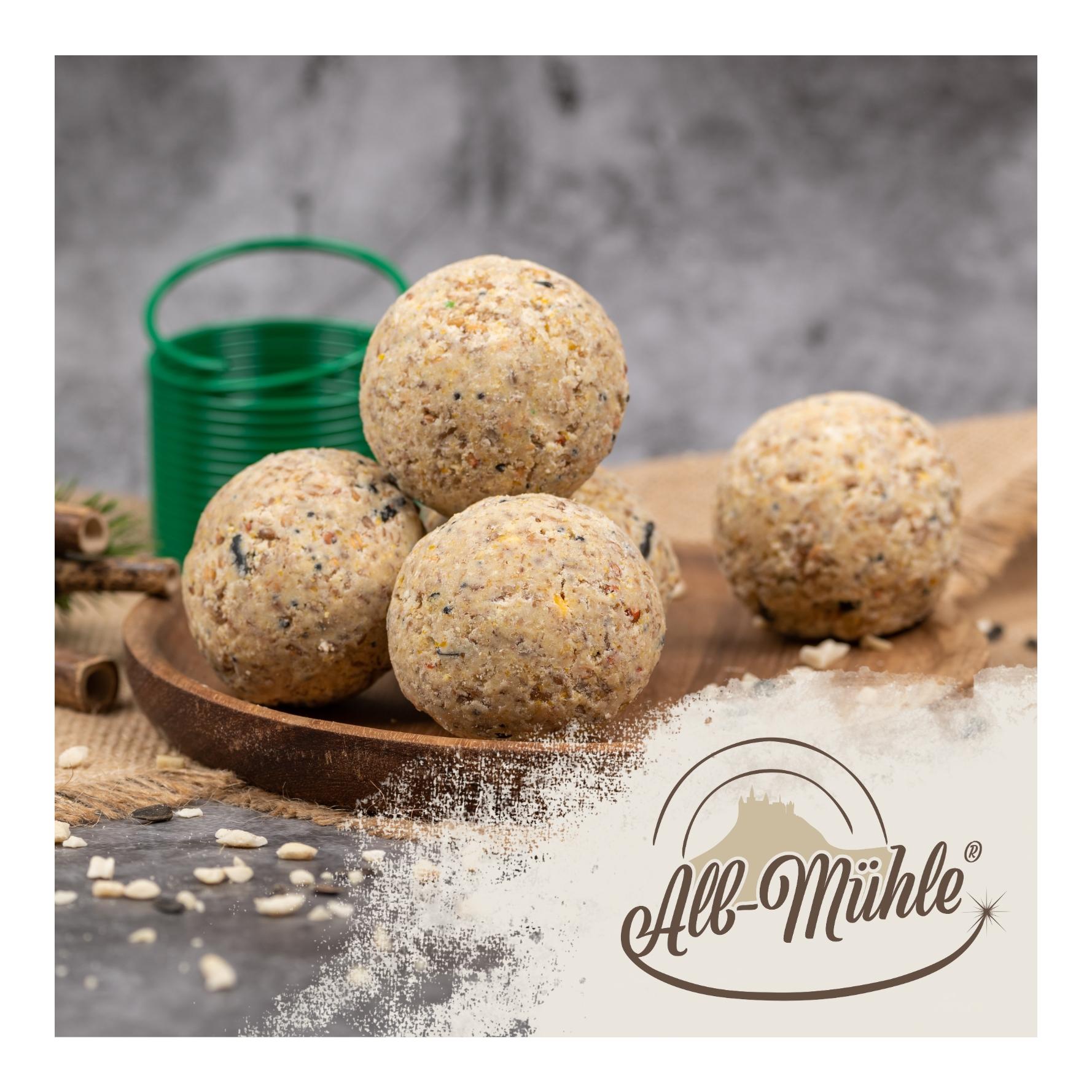 Meisenknödel aus der ALB-MÜHLE ohne Netz Vollkorn & Nuss + 2 Spender Meisenknödel aus der ALB-MÜHLE ohne Netz Vollkorn & Nuss + 2 Spender
