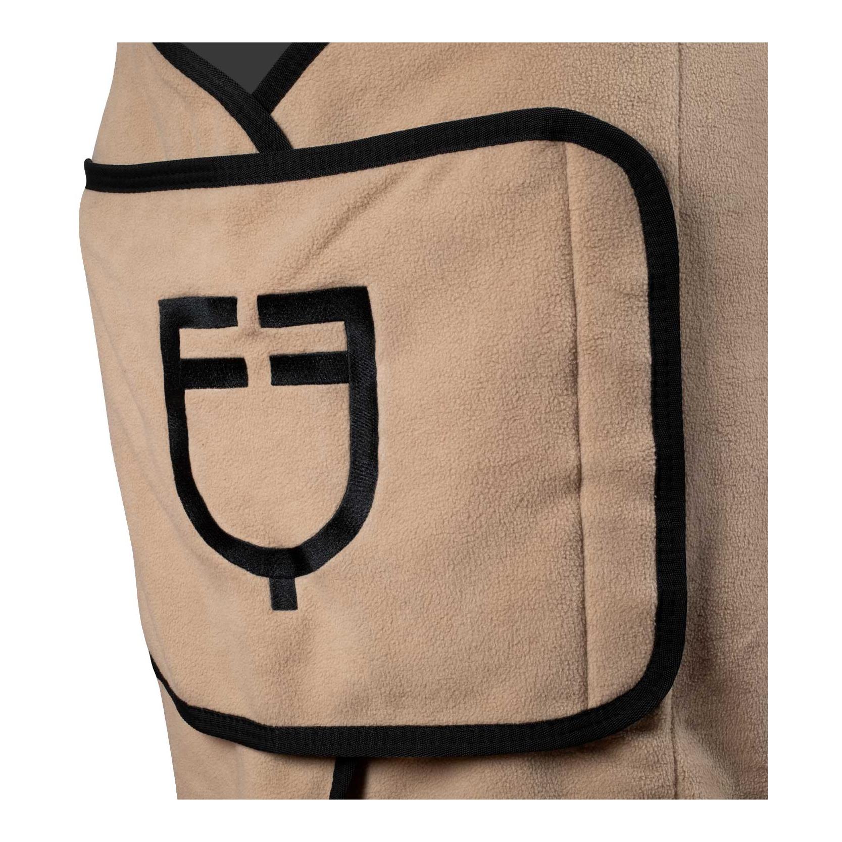 Pochette avec rabat sur le devant Pochette avec rabat sur le devant