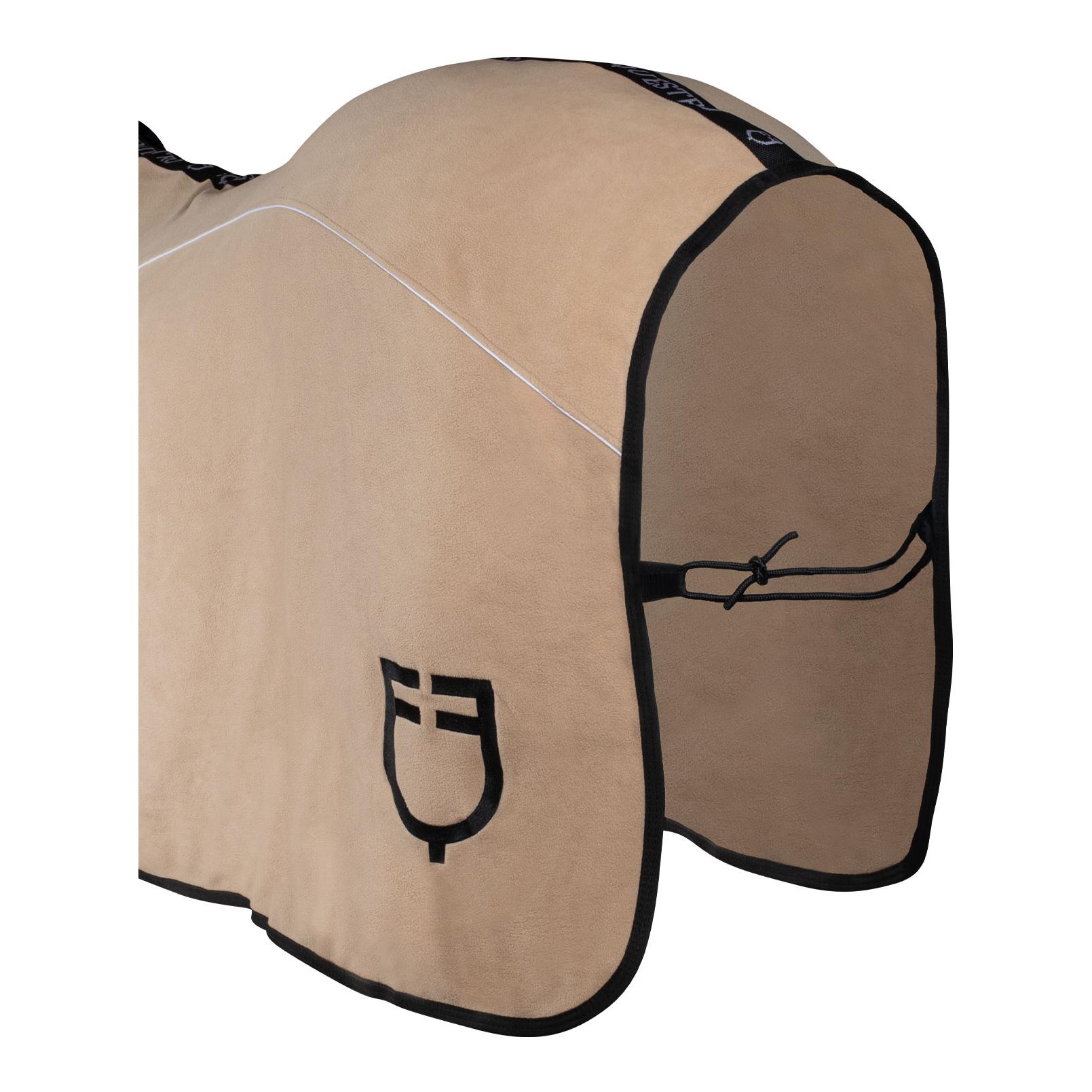 Pochette avec rabat sur le devant Pochette avec rabat sur le devant