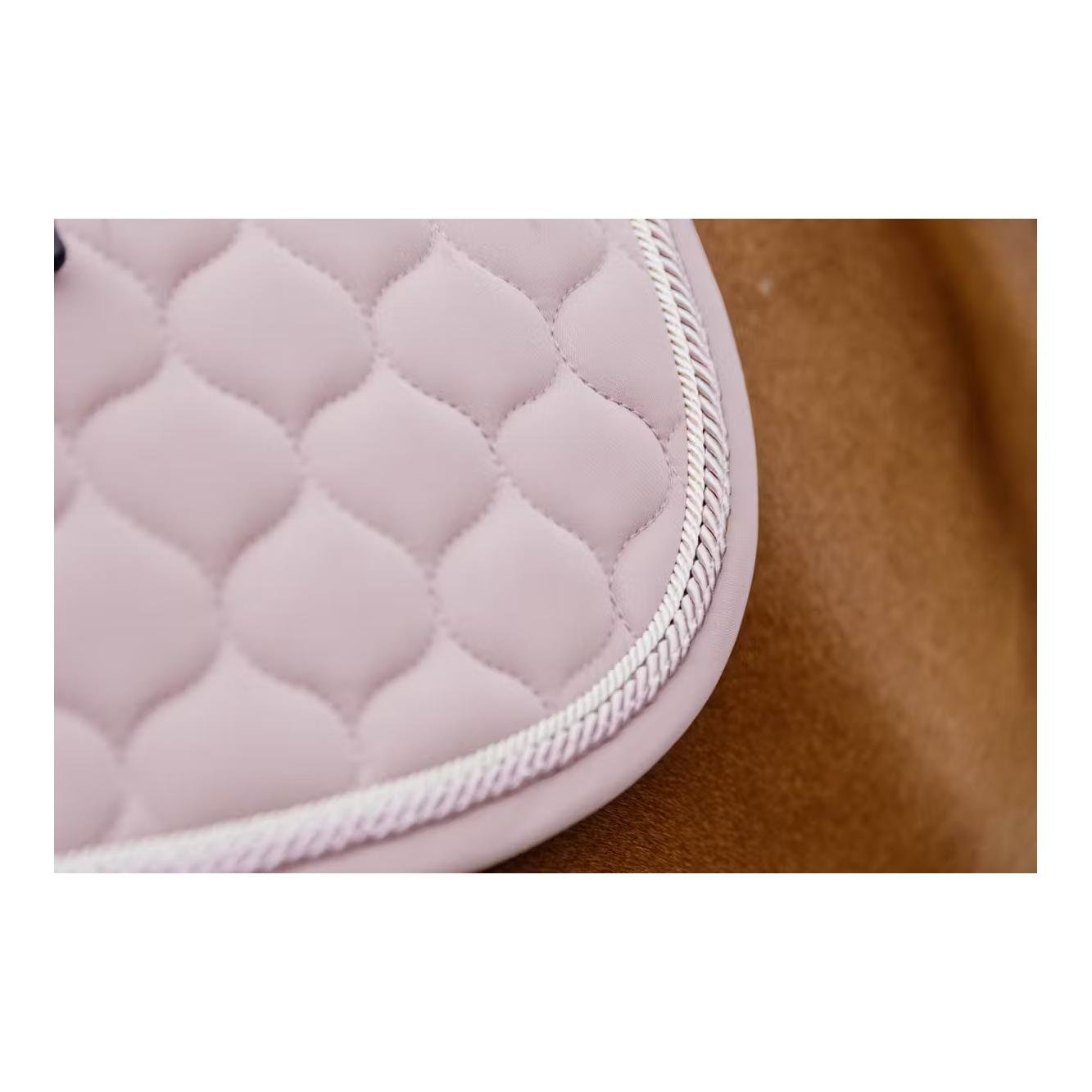Schabracke onion quilt rubber logo Springen Schabracke onion quilt rubber logo Springen